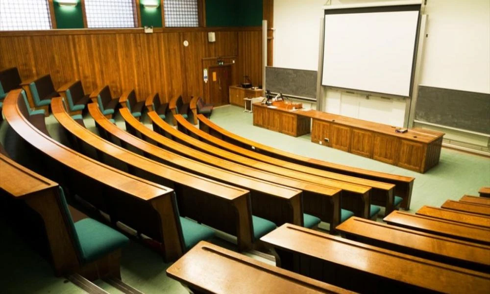 Θεσσαλονίκη: Τι καταγγέλλει καρκινοπαθούσα που «κόπηκε» από κολέγιο